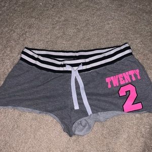 SOLD ** NO BOUNDARIES SHORTS! 💋